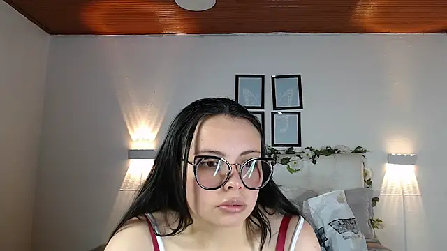 Snapshot of Megan_05_ chatting on 10-03-25, 06:09 Megan 05 online show from 10-03-25, 06:09