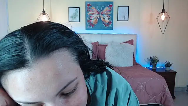 Snapshot of Megan_05_ chatting on 06-24-26, 07:33 Megan 05 online show from 06-24-26, 07:33