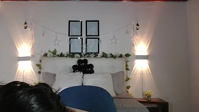 Snapshot of Megan_05_ chatting on 02-22-26, 06:20 Megan 05 online show from 02-22-26, 06:20