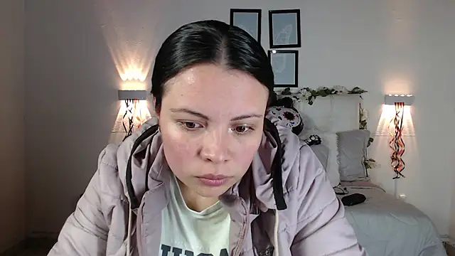 Snapshot of Megan_05_ chatting on 11-13-25, 08:02 Megan 05 online show from 11-13-25, 08:02