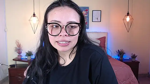 Snapshot of Megan_05_ chatting on 06-25-26, 02:44 Megan 05 online show from 06-25-26, 02:44
