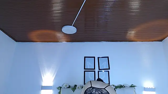 Snapshot of Megan_05_ chatting on 10-16-25, 06:49 Megan 05 online show from 10-16-25, 06:49