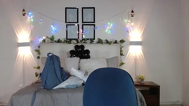 Snapshot of Megan_05_ chatting on 02-20-26, 05:59 Megan 05 online show from 02-20-26, 05:59