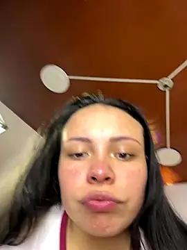 Snapshot of Megan_05_ chatting on 12-19-25, 07:27 Megan 05 online show from 12-19-25, 07:27