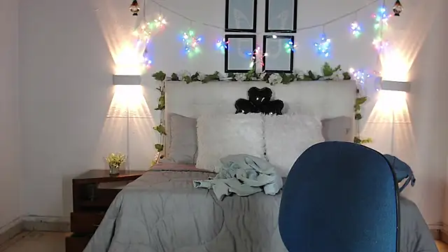 Megan 05  online show from 03-12-26, 06:12