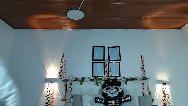 Snapshot of Megan_05_ chatting on 11-05-25, 07:28 Megan 05 online show from 11-05-25, 07:28