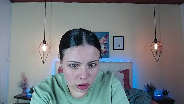 Snapshot of Megan_05_ chatting on 06-22-26, 07:33 Megan 05 online show from 06-22-26, 07:33