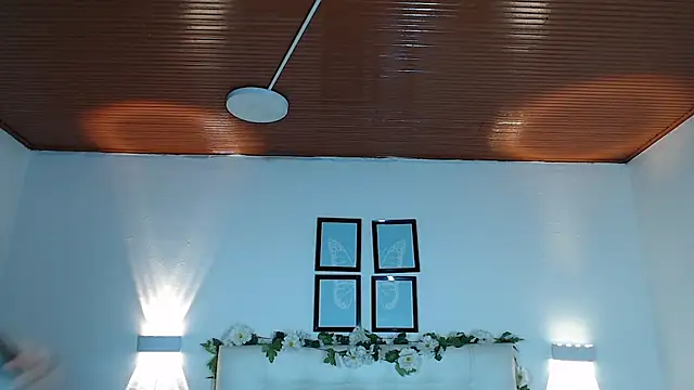 Snapshot of Megan_05_ chatting on 10-09-25, 07:03 Megan 05 online show from 10-09-25, 07:03