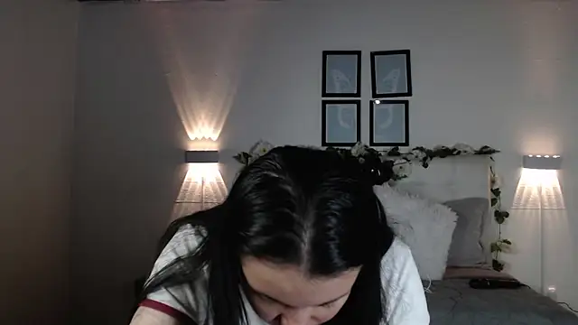 Snapshot of Megan_05_ chatting on 11-20-25, 06:52 Megan 05 online show from 11-20-25, 06:52