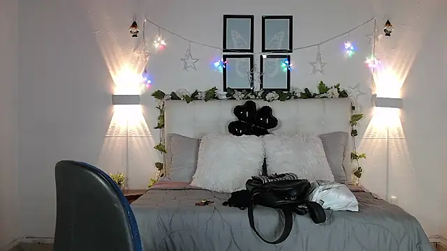 Snapshot of Megan_05_ chatting on 01-11-26, 07:43 Megan 05 online show from 01-11-26, 07:43