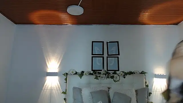 Snapshot of Megan_05_ chatting on 10-13-25, 07:26 Megan 05 online show from 10-13-25, 07:26