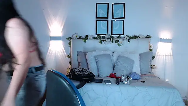 Snapshot of Megan_05_ chatting on 10-12-25, 06:09 Megan 05 online show from 10-12-25, 06:09