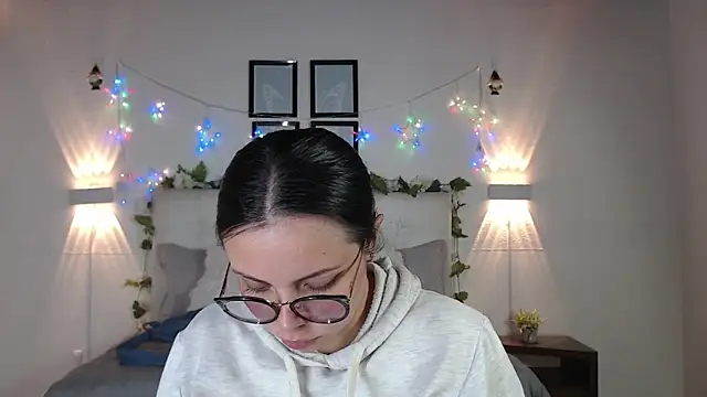 Snapshot of Megan_05_ chatting on 02-17-26, 03:20 Megan 05 online show from 02-17-26, 03:20