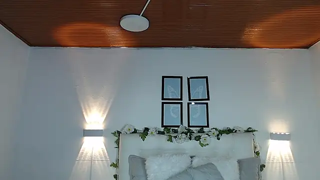 Snapshot of Megan_05_ chatting on 09-29-25, 06:13 Megan 05 online show from 09-29-25, 06:13