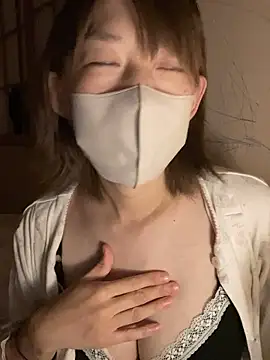 Snapshot of usako_2025 chatting on 10-24-25, 12:48 usako 2025 online show from 10-24-25, 12:48