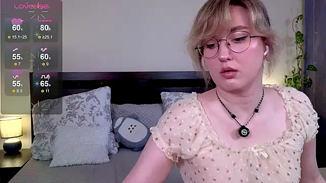 Snapshot of _AlexaFlowers_ chatting on 05-19-26, 10:11 AlexaFlowers online show from 05-19-26, 10:11