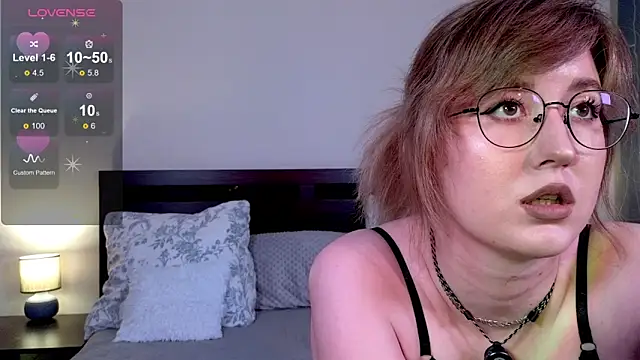 Snapshot of _AlexaFlowers_ chatting on 06-02-26, 10:15 AlexaFlowers online show from 06-02-26, 10:15