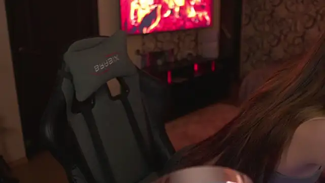 Snapshot of lis_silver chatting on 10-29-25, 03:11 lis silver online show from 10-29-25, 03:11