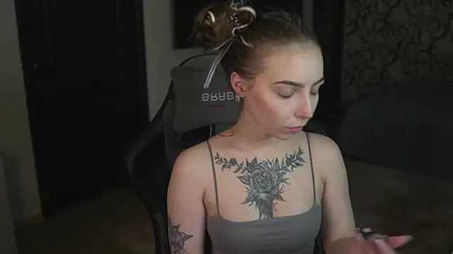 Snapshot of lis_silver chatting on 11-23-25, 06:51 lis silver online show from 11-23-25, 06:51