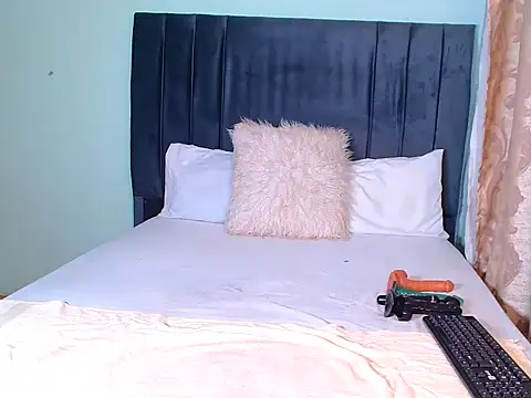 KINKYBOOTI22 online show from 12-14-25, 02:18