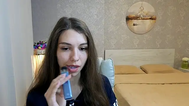 Snapshot of KellyShines chatting on 06-14-26, 04:19 KellyShines online show from 06-14-26, 04:19