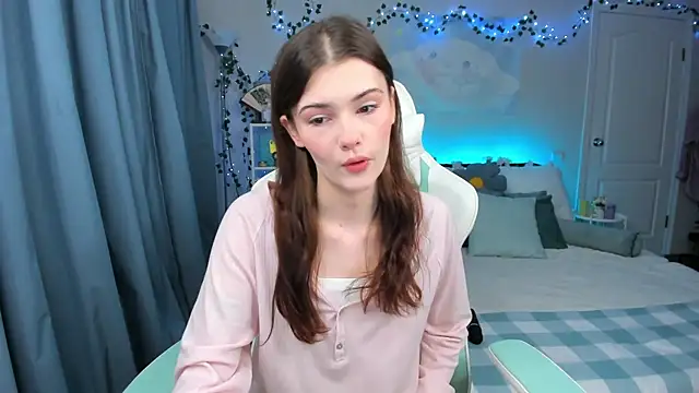 Snapshot of Zoe_Vee chatting on 10-23-25, 03:27 Zoe Vee online show from 10-23-25, 03:27
