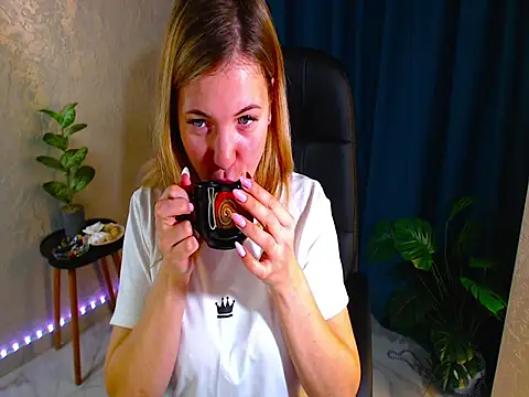 arlana klart online show from 10-27-25, 01:17