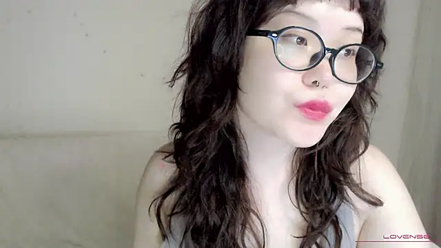 tsunade chan online show from 12-21-25, 03:03