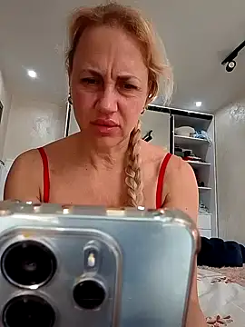 Snapshot of KissMiSveet chatting on 04-28-26, 03:49 KissMiSveet online show from 04-28-26, 03:49