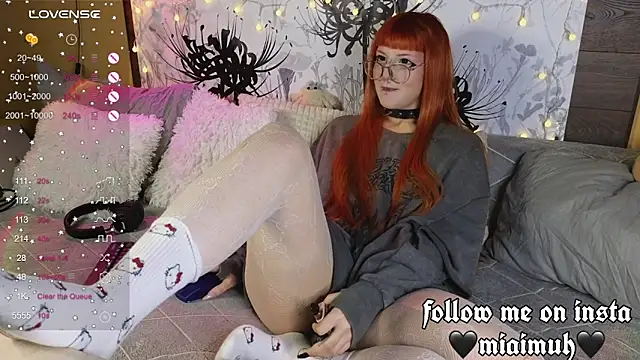 mia  yui online show from 11-24-25, 11:49