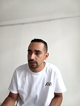 stivenlujan69 online show from 04-15-26, 08:31