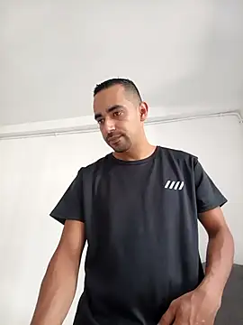 stivenlujan69 online show from 04-12-26, 08:34