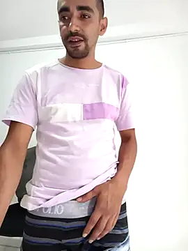 stivenlujan69 online show from 04-16-26, 09:39