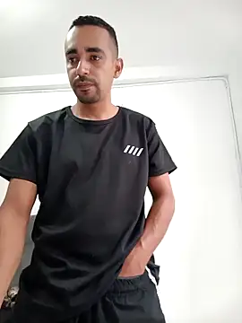 stivenlujan69 online show from 04-13-26, 08:46