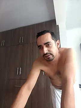 stivenlujan69 online show from 01-11-26, 03:08