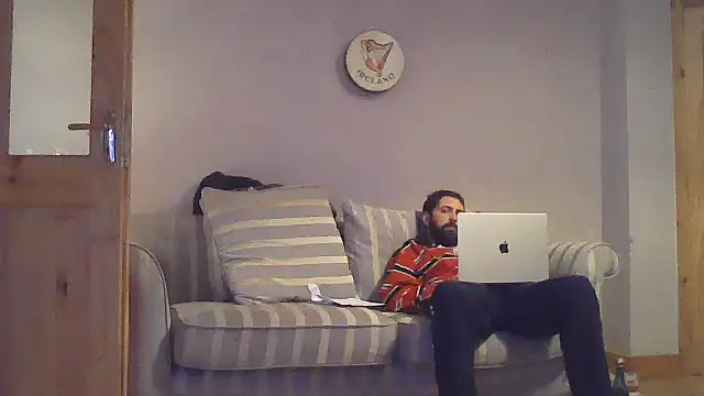 Snapshot of str8matesirishoz chatting on 11-14-25, 04:27 str8matesirishoz online show from 11-14-25, 04:27