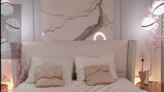 AdoraCortes online show from 11-14-25, 05:11