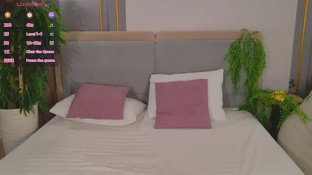 AdoraCortes online show from 04-13-26, 05:11