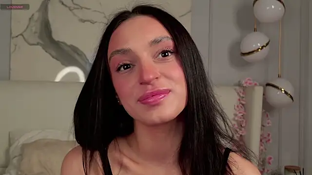 AdoraCortes online show from 11-30-25, 05:08