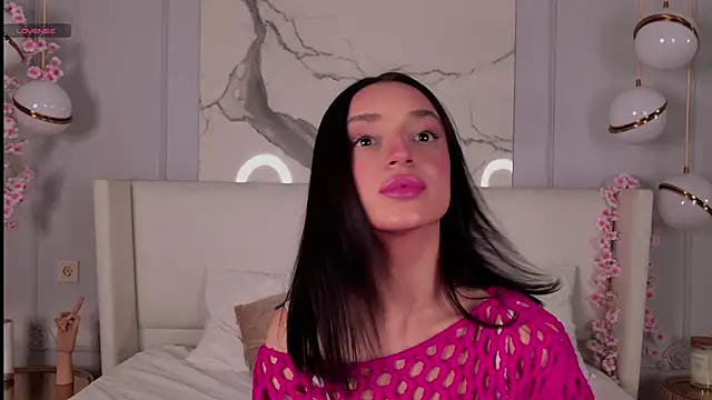 AdoraCortes online show from 11-22-25, 05:06