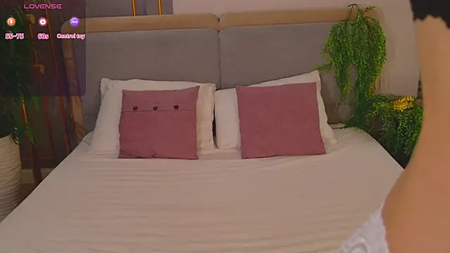 AdoraCortes online show from 04-12-26, 05:11