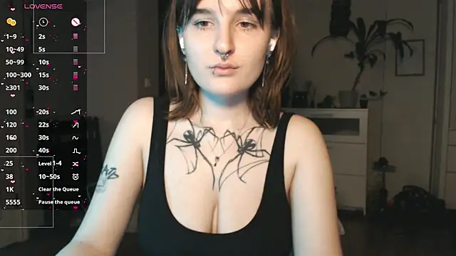 Snapshot of rubby_hanna chatting on 05-25-26, 01:05 rubby hanna online show from 05-25-26, 01:05