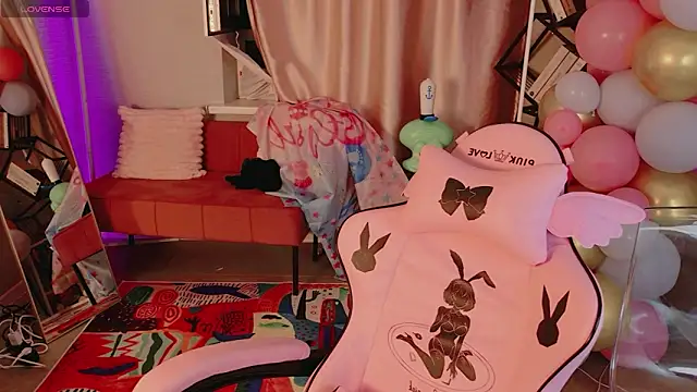 Moon  Bunny online show from 06-17-26, 06:51