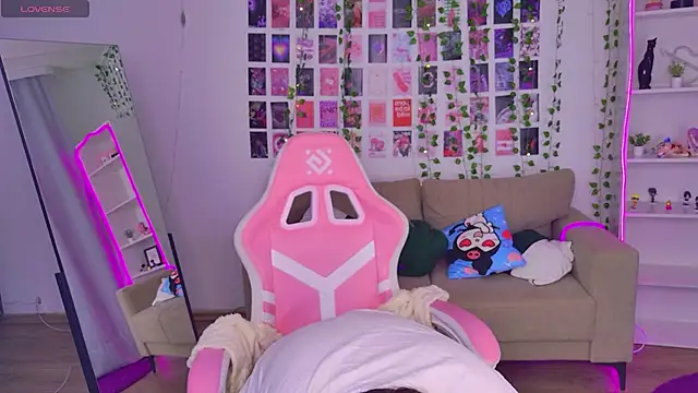 Moon  Bunny online show from 04-15-26, 03:16