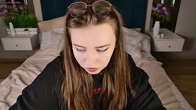 Moon  Bunny online show from 03-06-26, 12:33