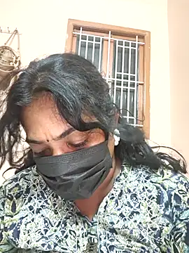 Snapshot of Tamil_Mithra chatting on 11-01-25, 05:07 Tamil Mithra online show from 11-01-25, 05:07