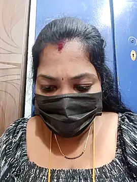 Snapshot of Tamil_Mithra chatting on 12-17-25, 04:39 Tamil Mithra online show from 12-17-25, 04:39