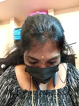 Snapshot of Tamil_Mithra chatting on 11-12-25, 02:43 Tamil Mithra online show from 11-12-25, 02:43