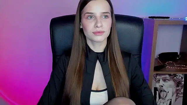 LuxMaya online show from 11-17-25, 07:34