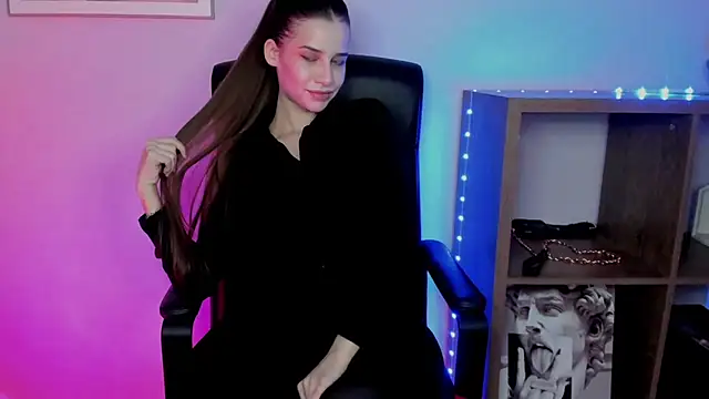 LuxMaya online show from 12-19-25, 07:44